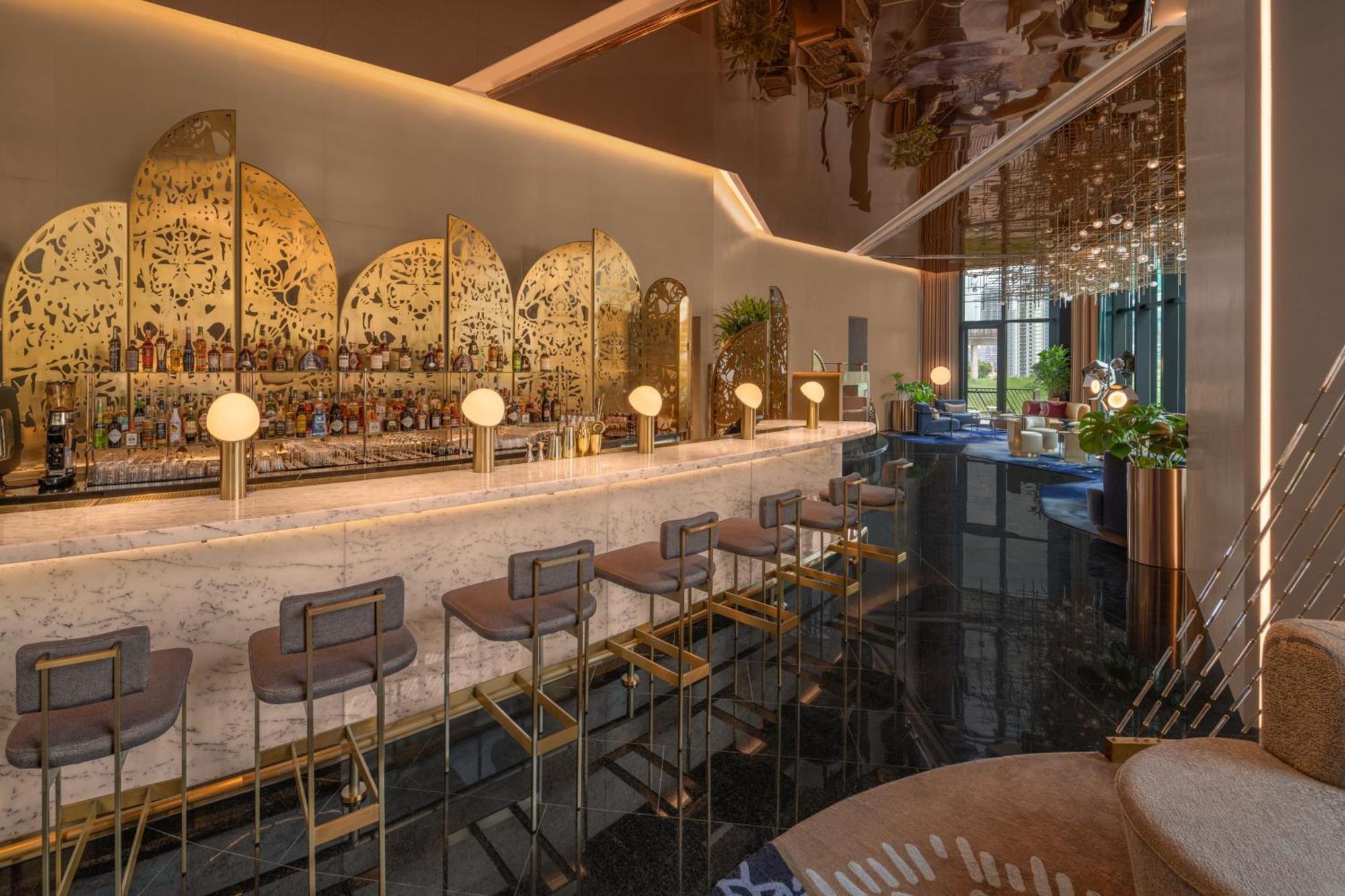 W Macau - Studio City 외부 사진 The bar at the 101 Sky Bar