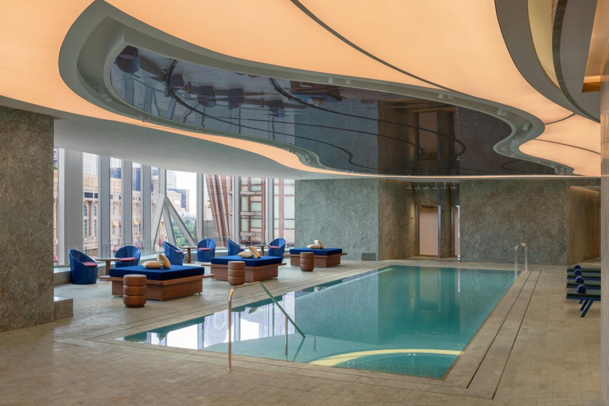 W Macau - Studio City 외부 사진 The pool at the spa