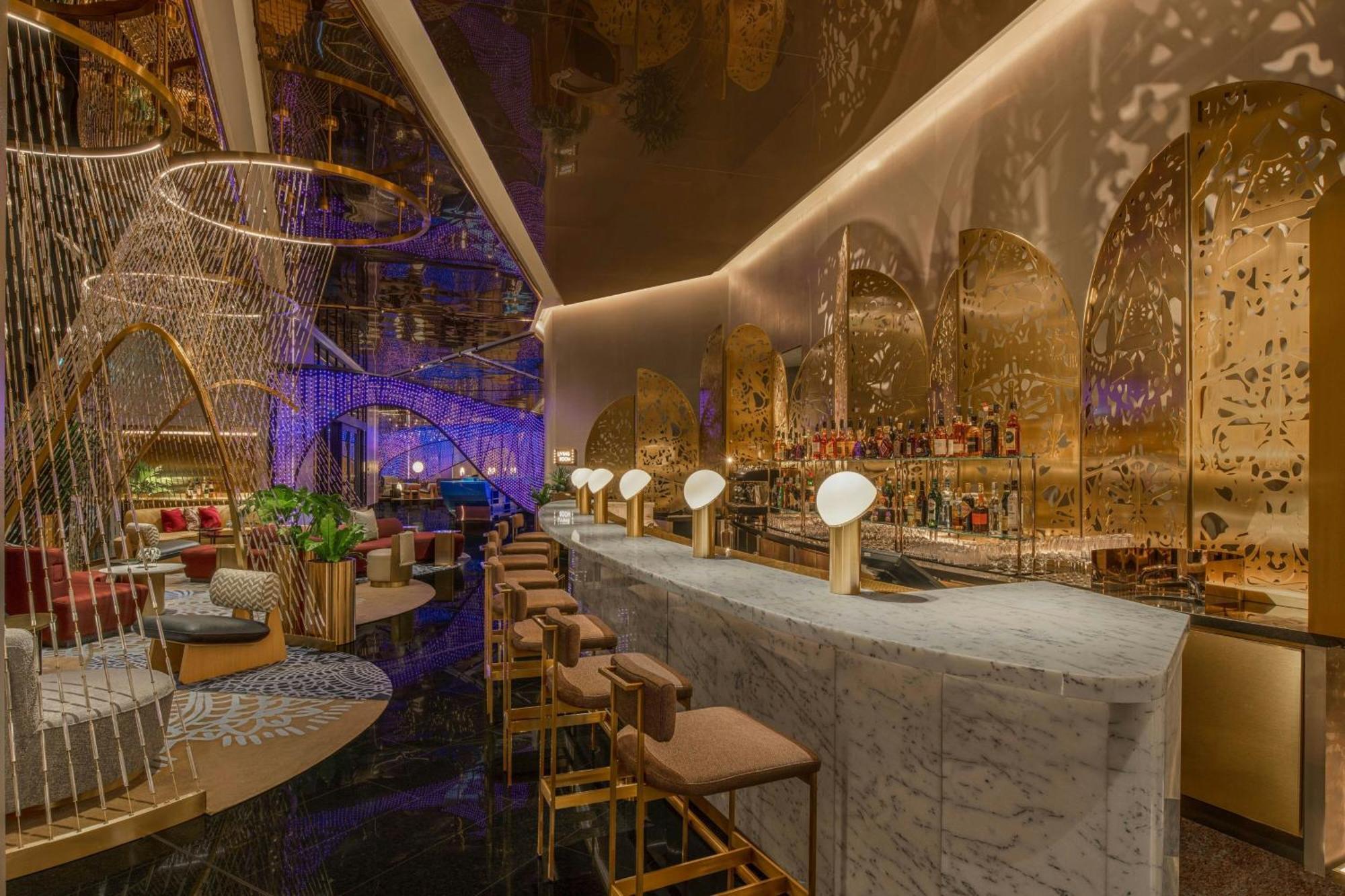 W Macau - Studio City 외부 사진 The bar at the lobby