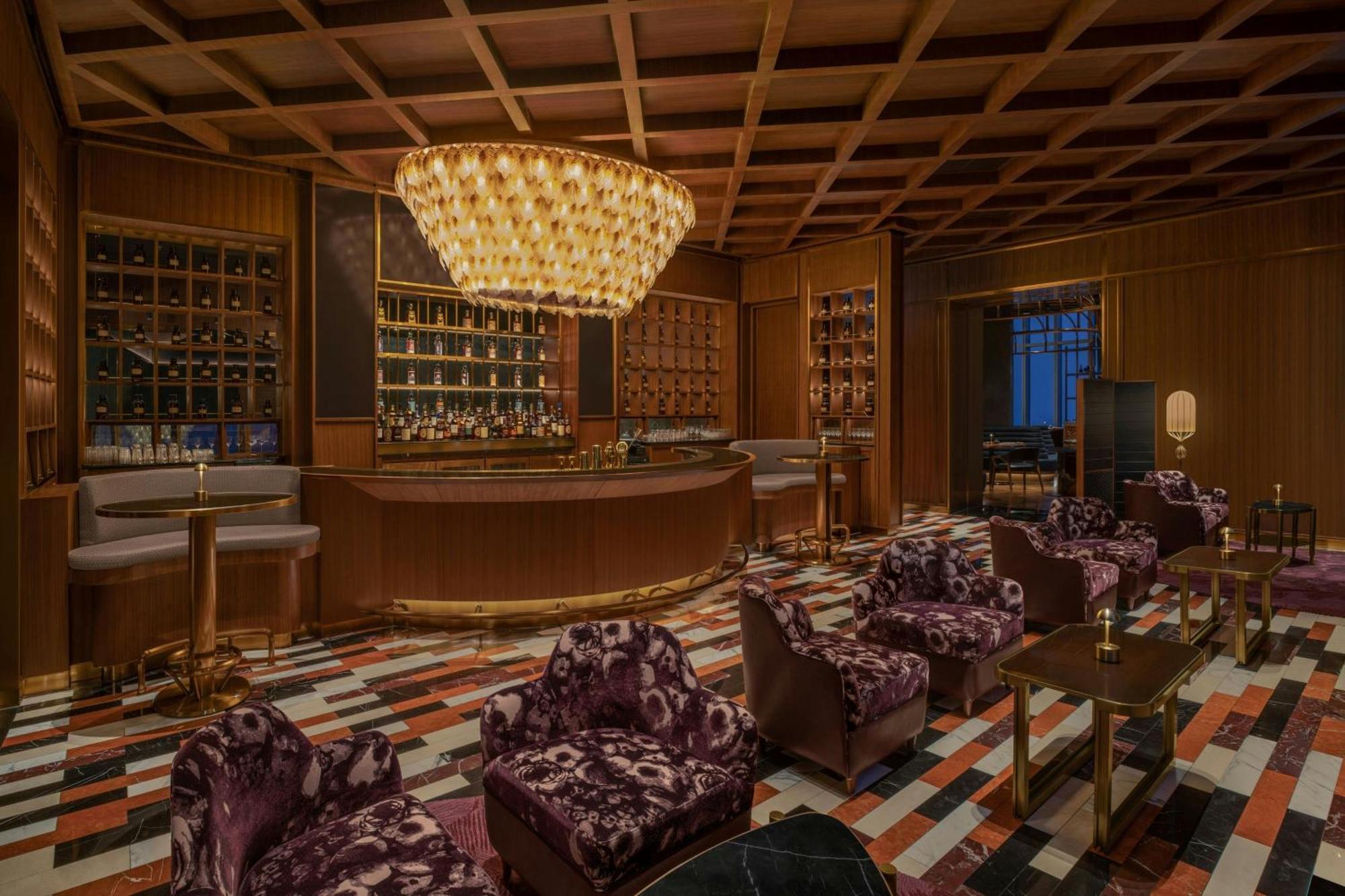W Macau - Studio City 외부 사진 The bar at the 1930s-themed lounge at the MGM Grand